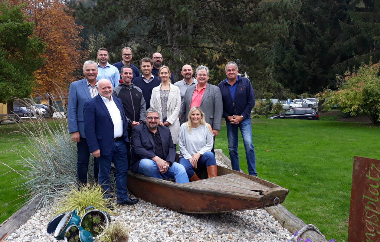 Gruppenfoto des Stadtrates im Grünen