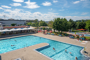 Freibadbecken von oben