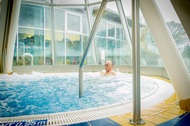 Whirlpool innen mit Glasfronten